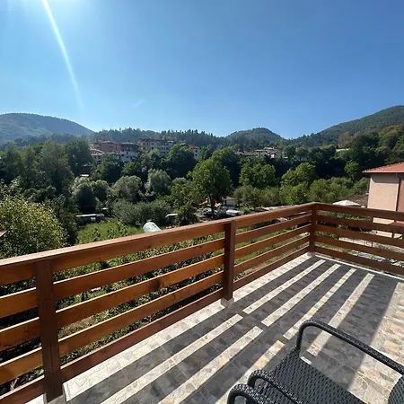 Mountain Whisper Apartment